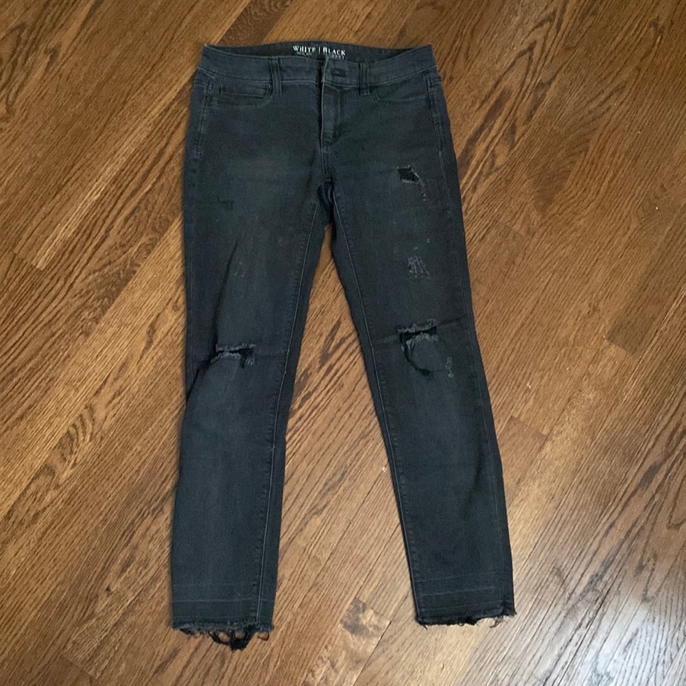 White House Black Market Good Condition Knee Ripped Jeans